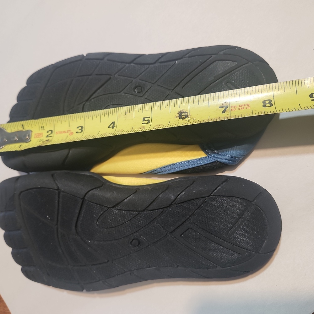 Minions kids water shoes Size 2 Kids - Picture 14 of 16
